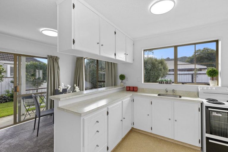 Photo of property in 2/59 Kowhai Avenue, Ebdentown, Upper Hutt, 5018