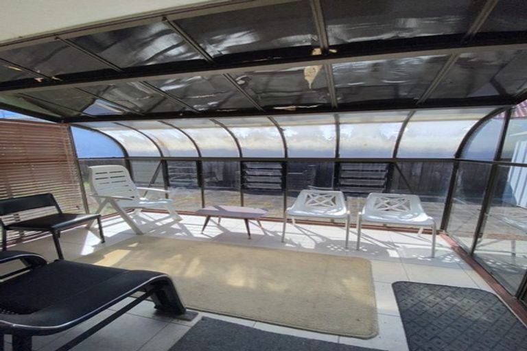 Photo of property in 1/64 Aviemore Drive, Highland Park, Auckland, 2010