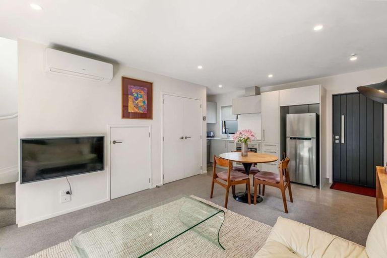 Photo of property in 1/8 Valron Road, Te Atatu South, Auckland, 0602