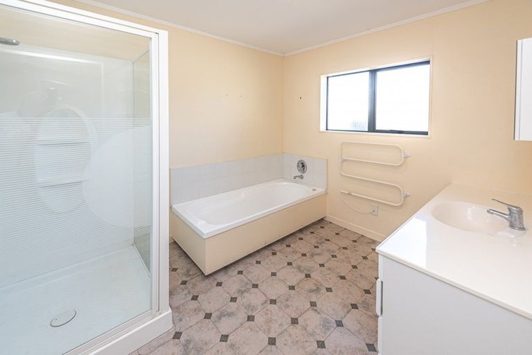 Photo of property in 18 Holdsworth Drive, Otamatea, Whanganui, 4500