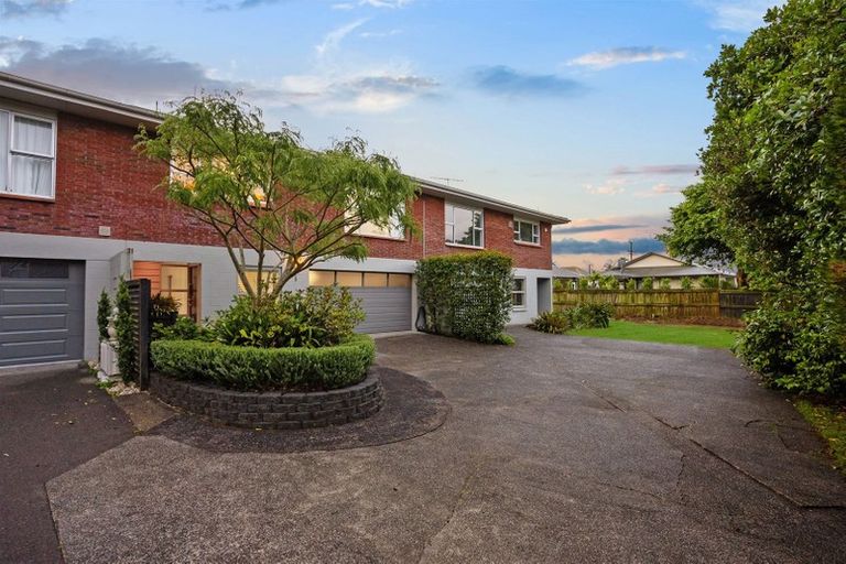 Photo of property in 2/14 Frieston Road, Milford, Auckland, 0620