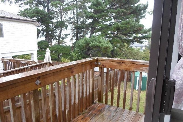 Photo of property in 86 Rising Parade, Fairview Heights, Auckland, 0632