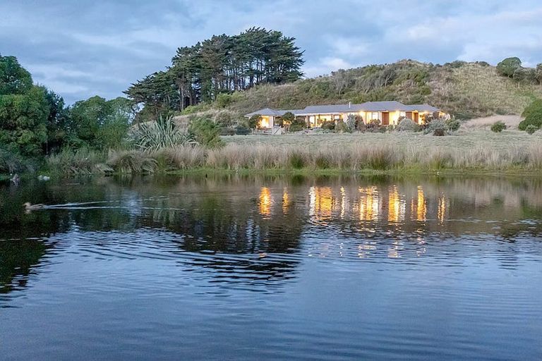 Photo of property in 97 Raukawa Road, Peka Peka, Waikanae, 5391