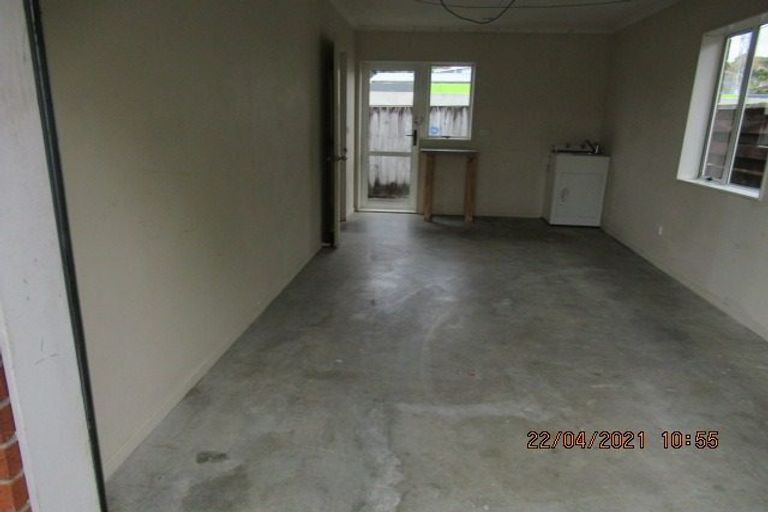Photo of property in 13 Huruhuru Road, Massey, Auckland, 0614