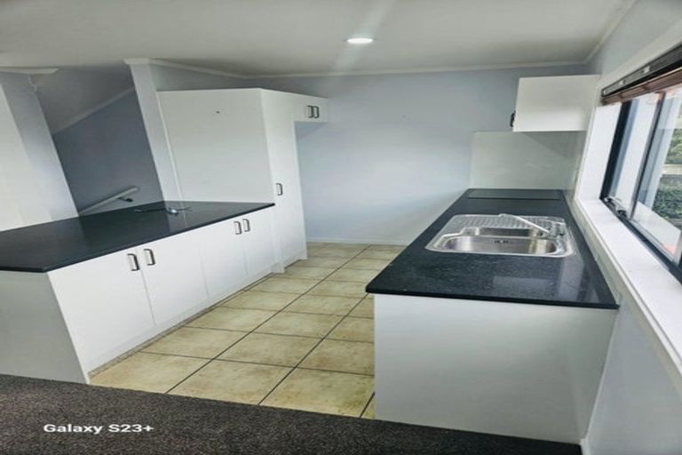 Photo of property in 12 Kevale Place, Manurewa, Auckland, 2102