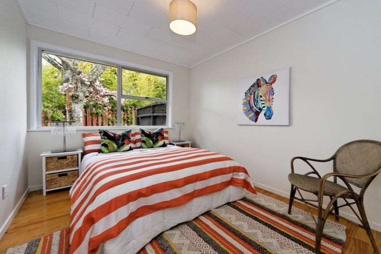 Photo of property in 80 Lantana Road, Green Bay, Auckland, 0604