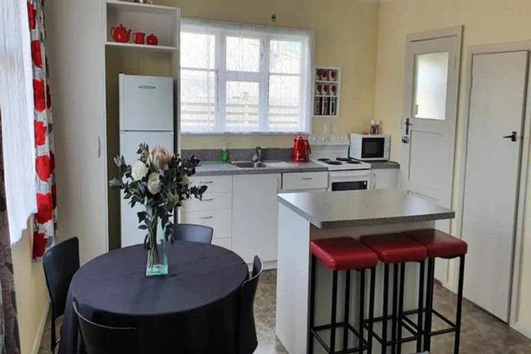 Photo of property in 48 Cologne Street, Martinborough, 5711