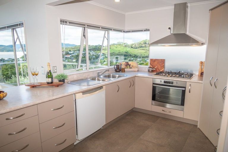 Photo of property in 11 Christine Drive, Coopers Beach, 0420