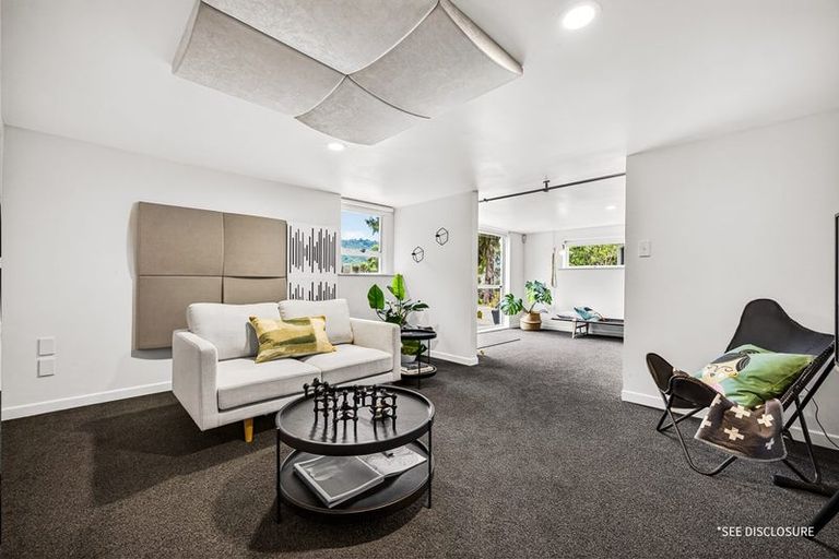 Photo of property in 6 Walker Road, Henderson Valley, Auckland, 0612