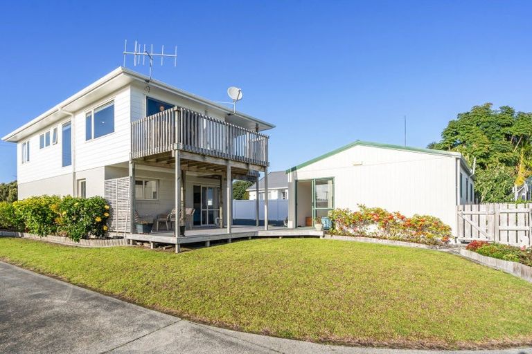 Photo of property in 19 Manaia View Road, One Tree Point, 0118