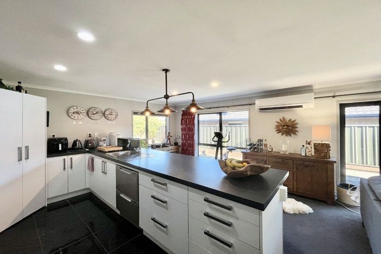 Photo of property in 3 Diamond Grove, Brown Owl, Upper Hutt, 5018