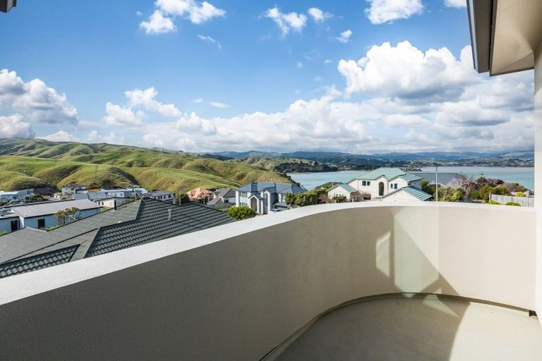 Photo of property in 3 Pendennis Point, Camborne, Porirua, 5026