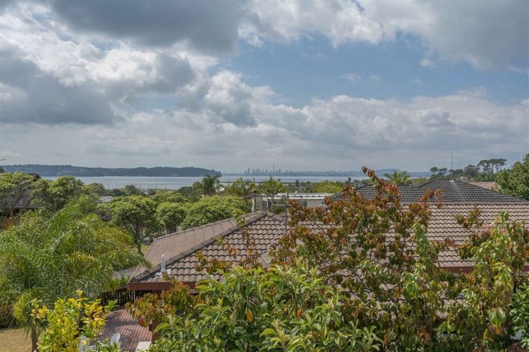 Photo of property in 14 Javelin Place, West Harbour, Auckland, 0618