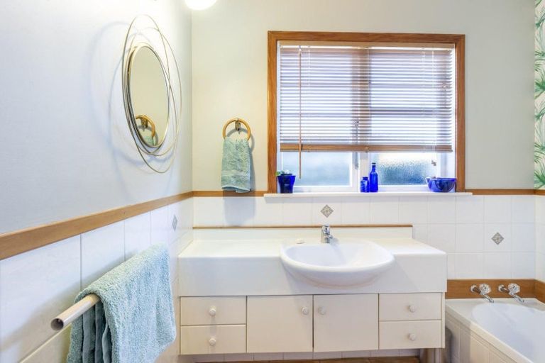 Photo of property in 16 Napier Terrace, Hospital Hill, Napier, 4110