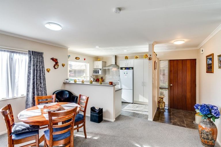 Photo of property in 4 Blythfield Place, Taradale, Napier, 4112