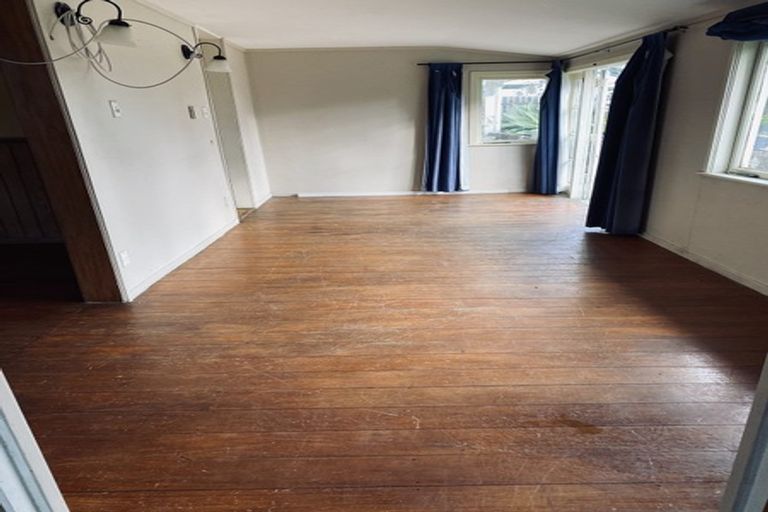 Photo of property in 1 Beihlers Road, Weymouth, Auckland, 2103