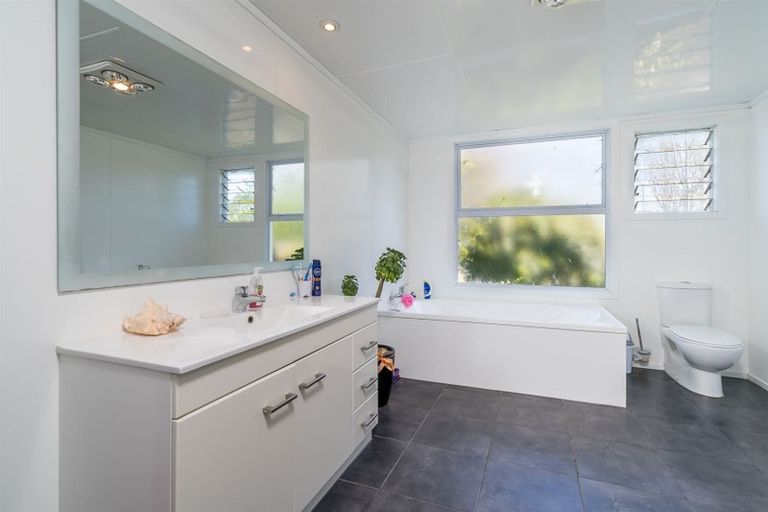 Photo of property in 2155 Milton Highway, Milton, 9292