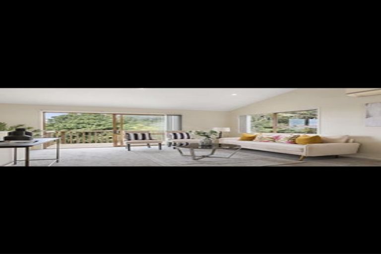 Photo of property in 1/807 East Coast Road, Northcross, Auckland, 0630