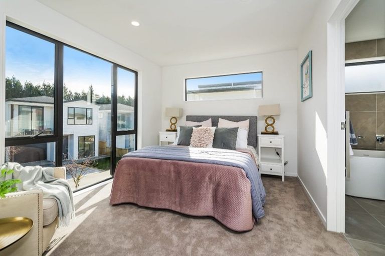 Photo of property in 7 Pihoihoi Place, Hobsonville, Auckland, 0616