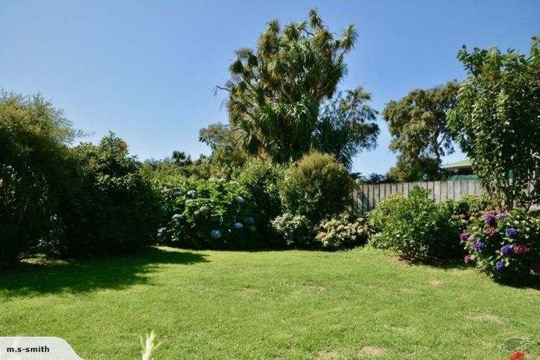 Photo of property in 19 Cumming Street, Okato, 4335