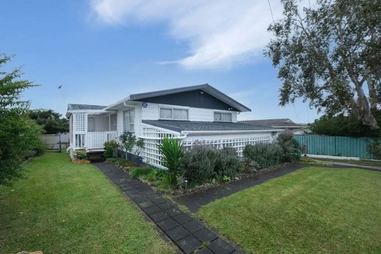 Photo of property in 6 Aquarius Avenue, Glen Eden, Auckland, 0602