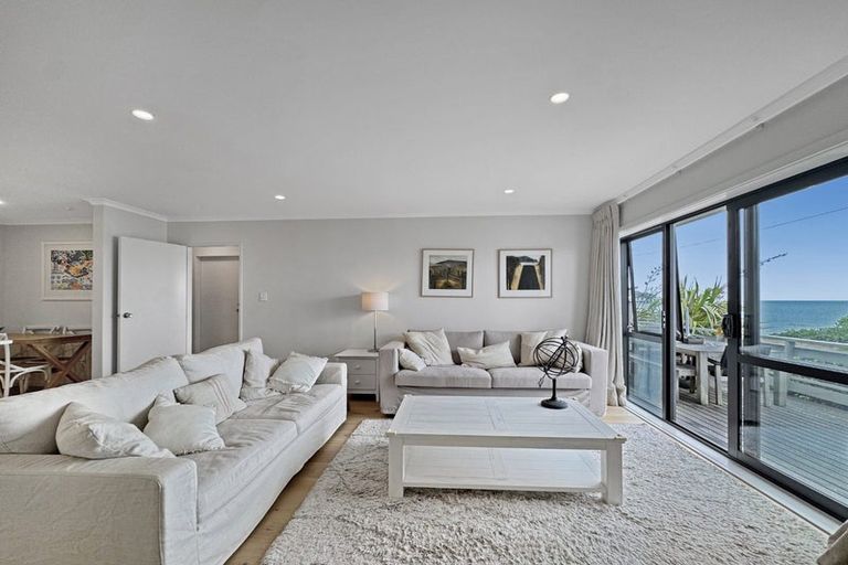 Photo of property in 123 Marine Parade, Seatoun, Wellington, 6022