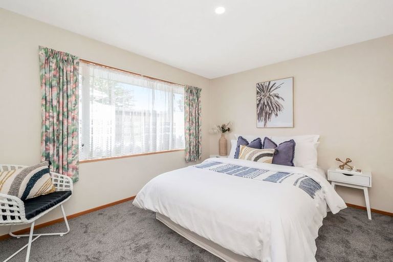 Photo of property in 2/128 Yaldhurst Road, Sockburn, Christchurch, 8042