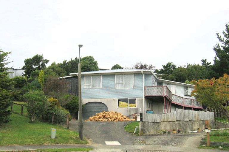 Photo of property in 11 Edelweiss Grove, Timberlea, Upper Hutt, 5018