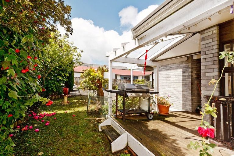 Photo of property in 1/31 Glucina Avenue, West Harbour, Auckland, 0618