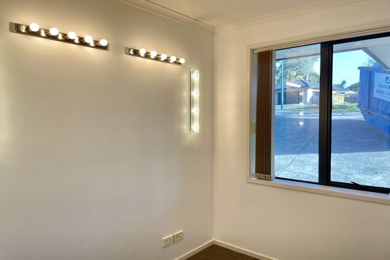 Photo of property in 1 Summerland Drive, Henderson, Auckland, 0612