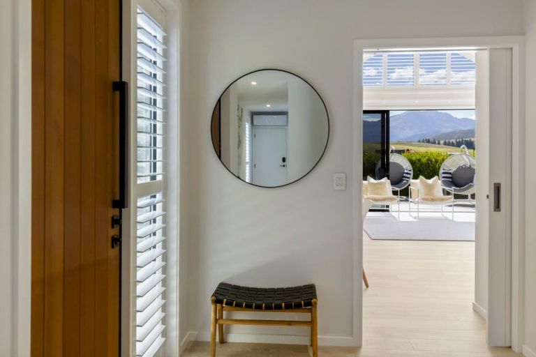 Photo of property in 8 Soudley Court, Jacks Point, Queenstown, 9371