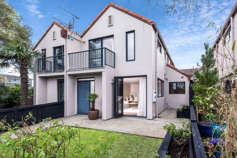 Photo of property in 2/27 Kellaway Drive, East Tamaki, Auckland, 2013