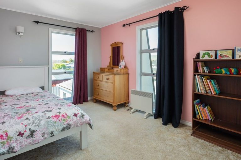 Photo of property in 11 Holdaway Street, Riversdale, Blenheim, 7201