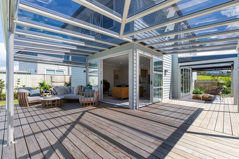 Photo of property in 23 Kukuwai Avenue, Red Beach, 0932