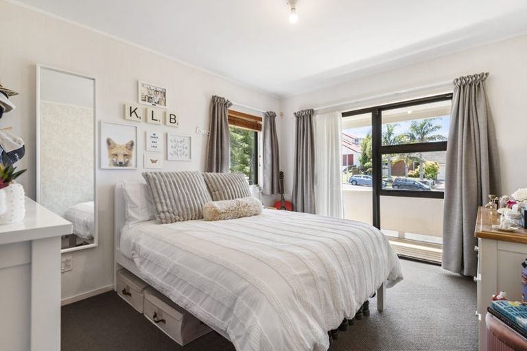 Photo of property in 20 Ronald Macken Place, Windsor Park, Auckland, 0632