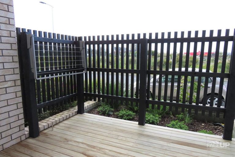 Photo of property in 21 Ceramic Lane, New Lynn, Auckland, 0600