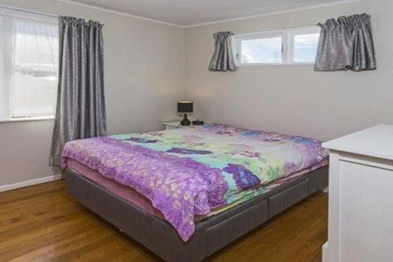 Photo of property in 68 Edgewater Drive, Pakuranga, Auckland, 2010