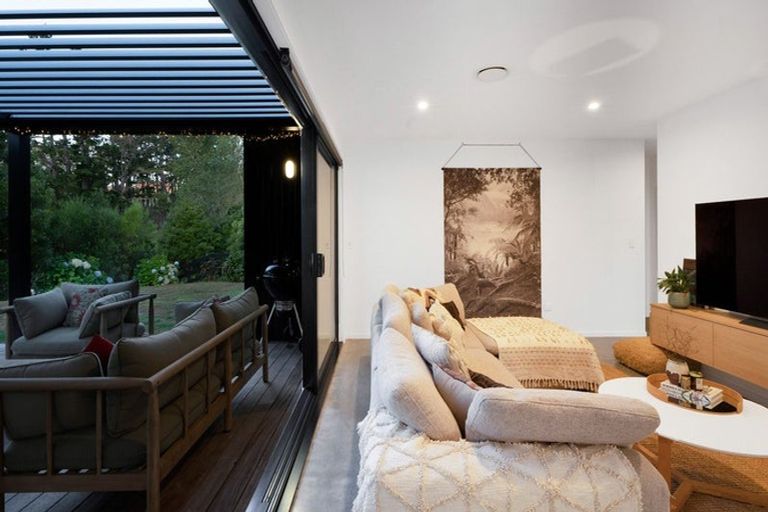 Photo of property in 68 Parrs Road, Hurworth, New Plymouth, 4371