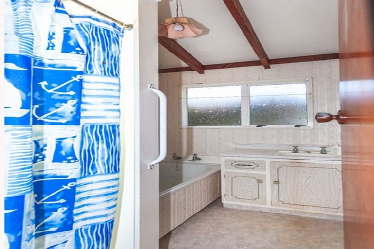 Photo of property in 211 Kiwi Road, Whangamata, 3620