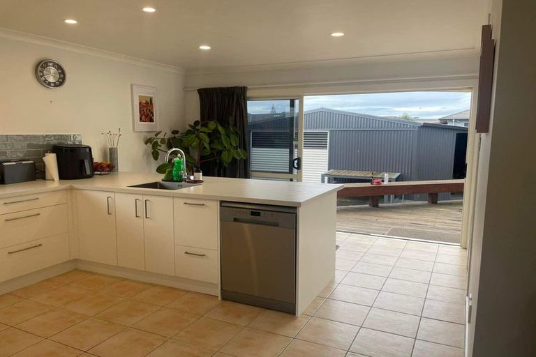 Photo of property in 15 Henley Crescent, Pirimai, Napier, 4112