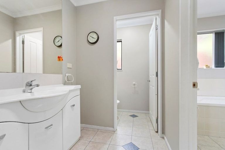Photo of property in 16 Toledo Avenue, Henderson, Auckland, 0612
