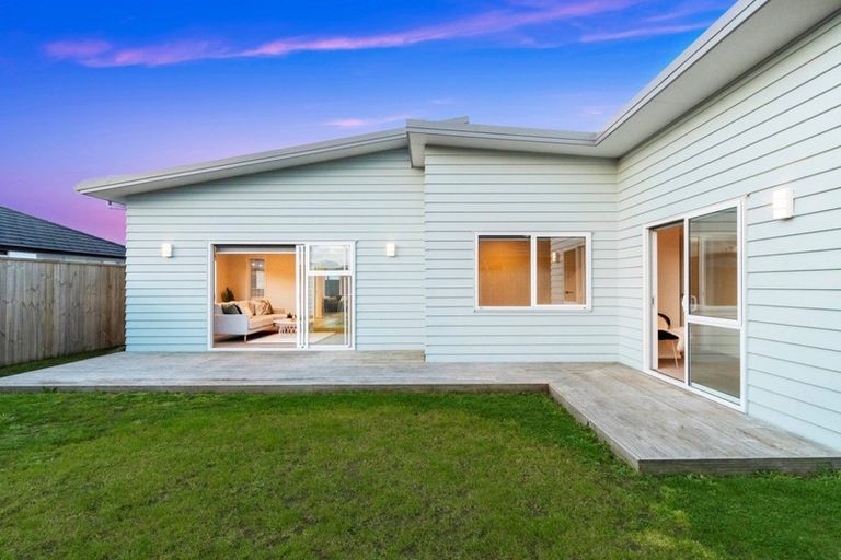 Photo of property in 90 Dunkeld Drive, Papamoa, 3118