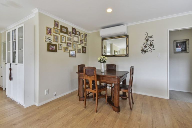Photo of property in 4 Croftview Road, Wattle Downs, Auckland, 2103