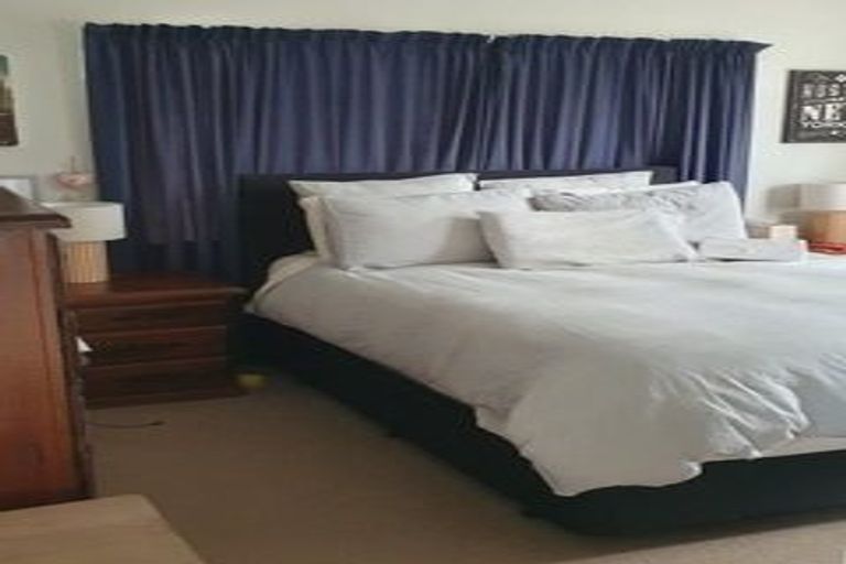 Photo of property in 1/83 Daffodil Street, Titirangi, Auckland, 0604