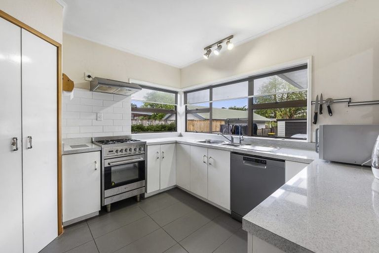 Photo of property in 16 Willis Road, Papakura, 2110