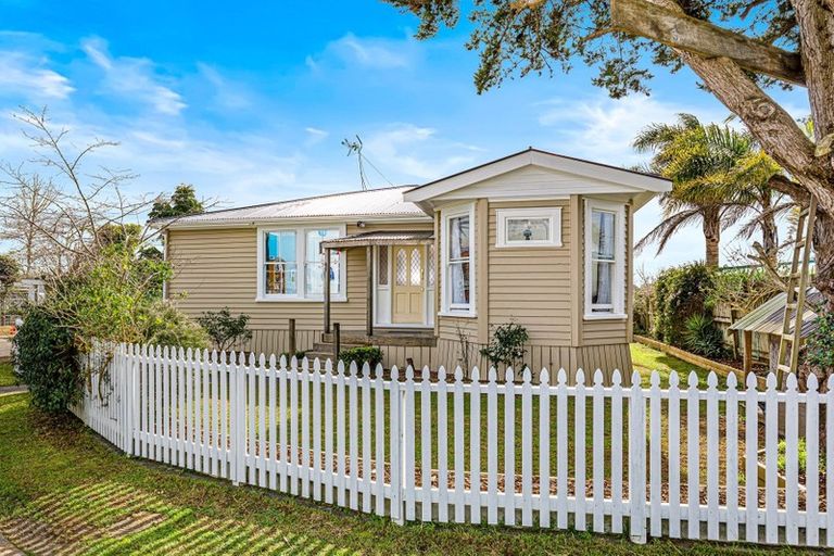 Photo of property in 55 Springs Road, Parakai, 0830
