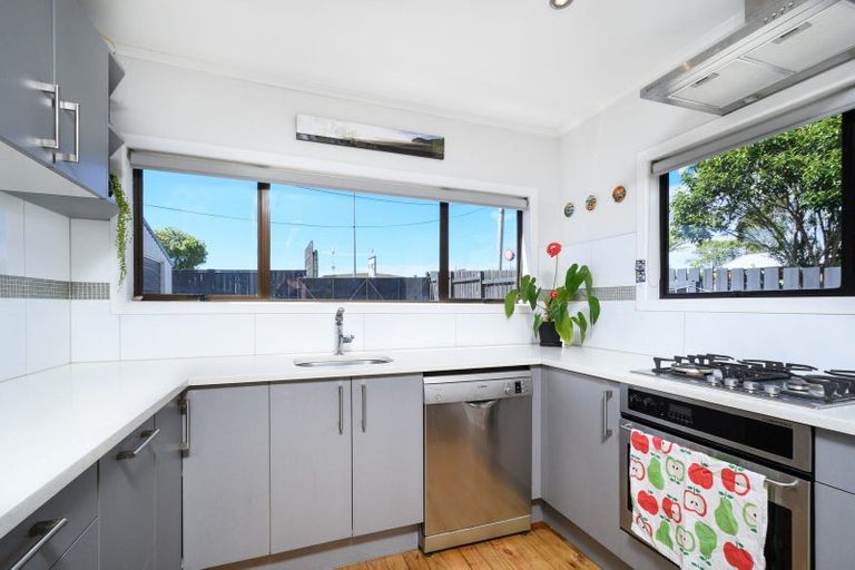 Photo of property in 633 Swanson Road, Swanson, Auckland, 0612