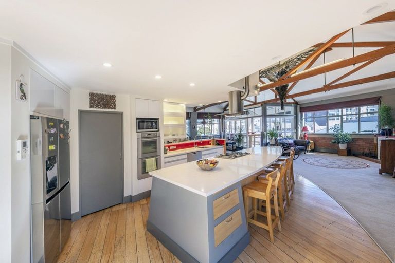 Photo of property in 5 Edge Hill, Mount Victoria, Wellington, 6011