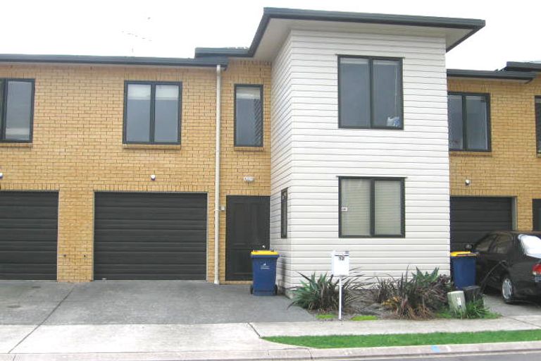 Photo of property in 12 Verdale Circle, Glen Eden, Auckland, 0602