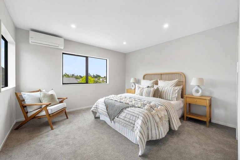 Photo of property in 7b De Quincey Terrace, Highland Park, Auckland, 2010